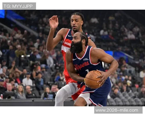 哈登再度燃尽赛场格莱姆斯手肘碰撞引发热议